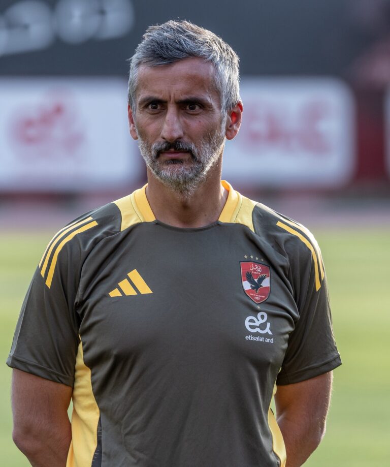 خوسيه ريفيرو مدرب الأهلي الجديد يقود أول تمرين في ملعب التتش وسط لاعبي الفريق