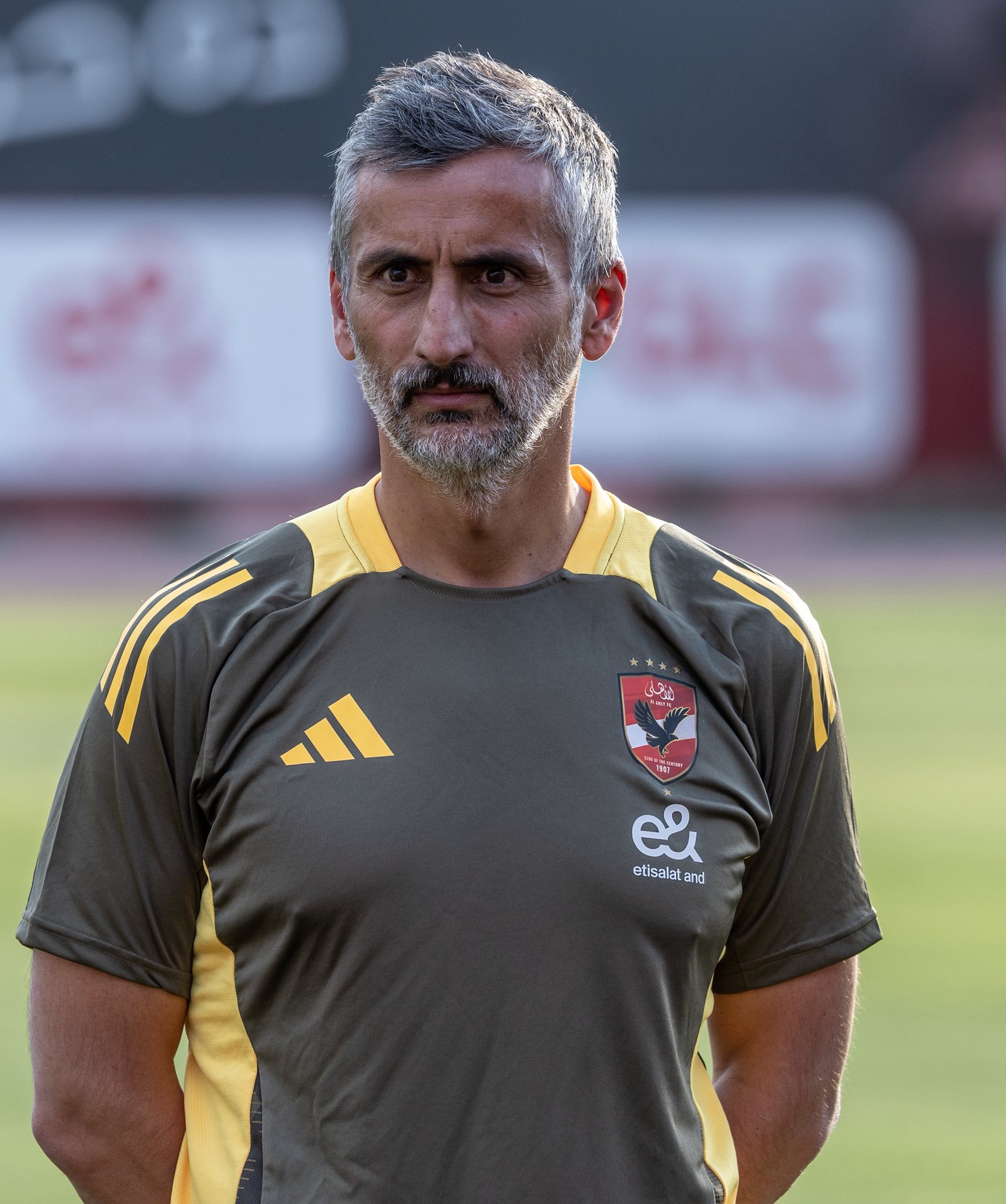 خوسيه ريفيرو مدرب الأهلي الجديد يقود أول تمرين في ملعب التتش وسط لاعبي الفريق