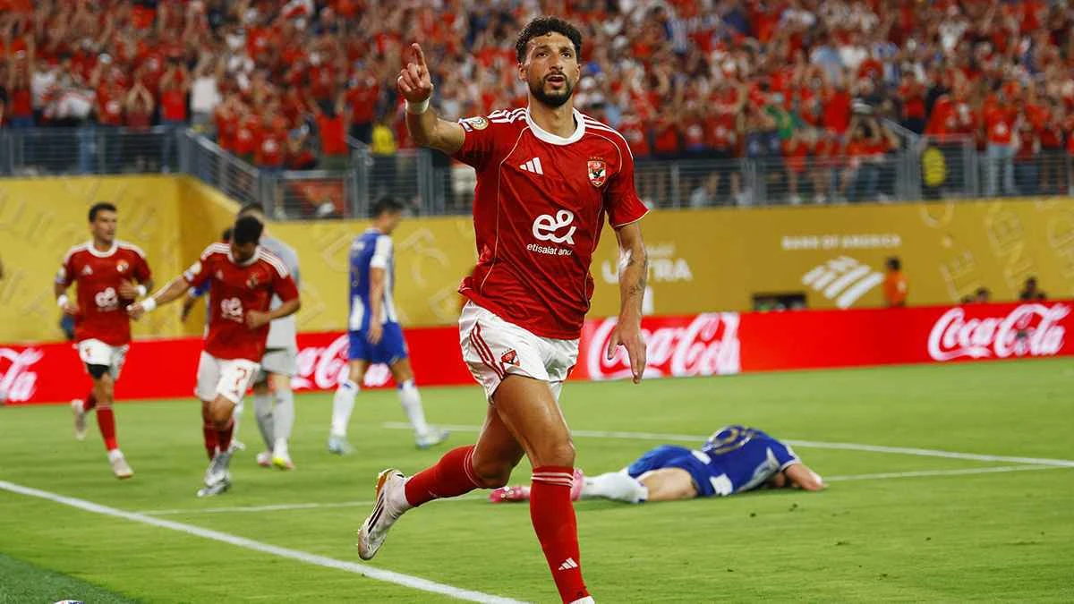 محمد يوسف ووسام أبو علي في نقاش حاد حول مستقبل اللاعب داخل الأهلي خلال موسم الانتقالات الصيفي.